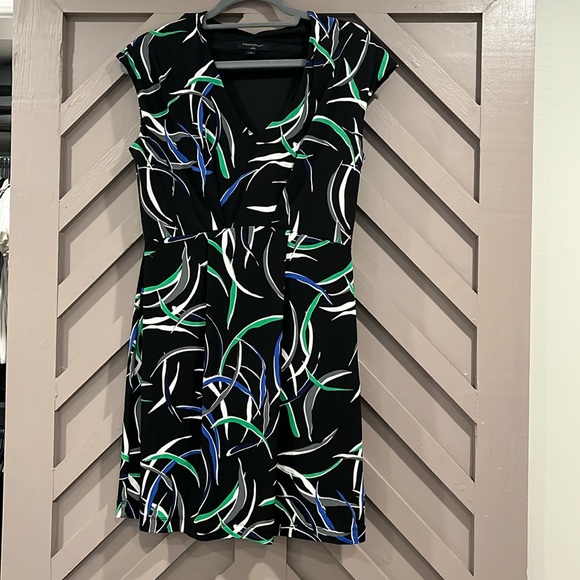 Banana Republic Dresses & Skirts - Banana Republic cap sleeve patterned short dress v neck black green blue PM